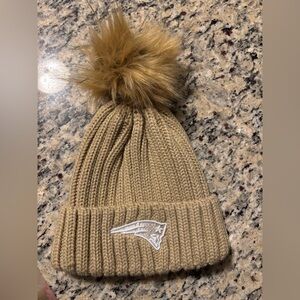 NE PATRIOTS  Tan Pom-Pom Beanie